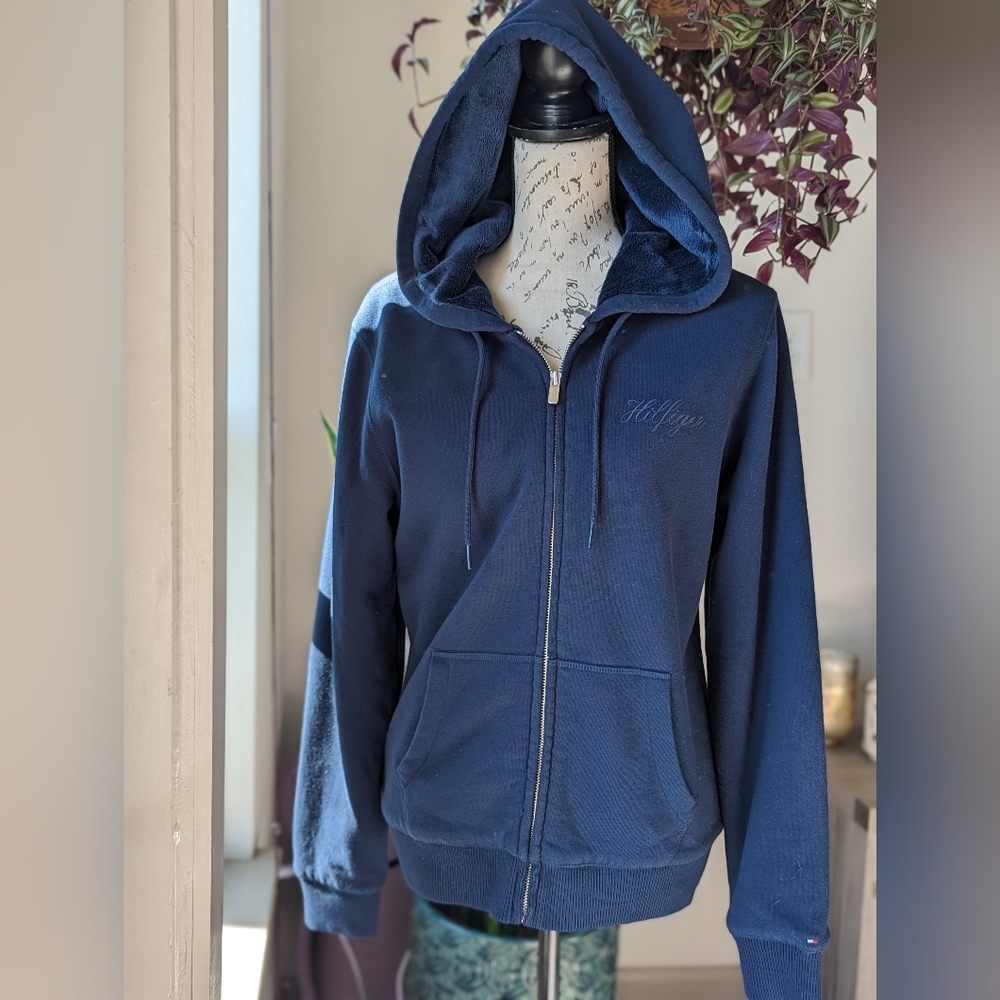 Navy Blue Tommy Hilfiger hoodie.